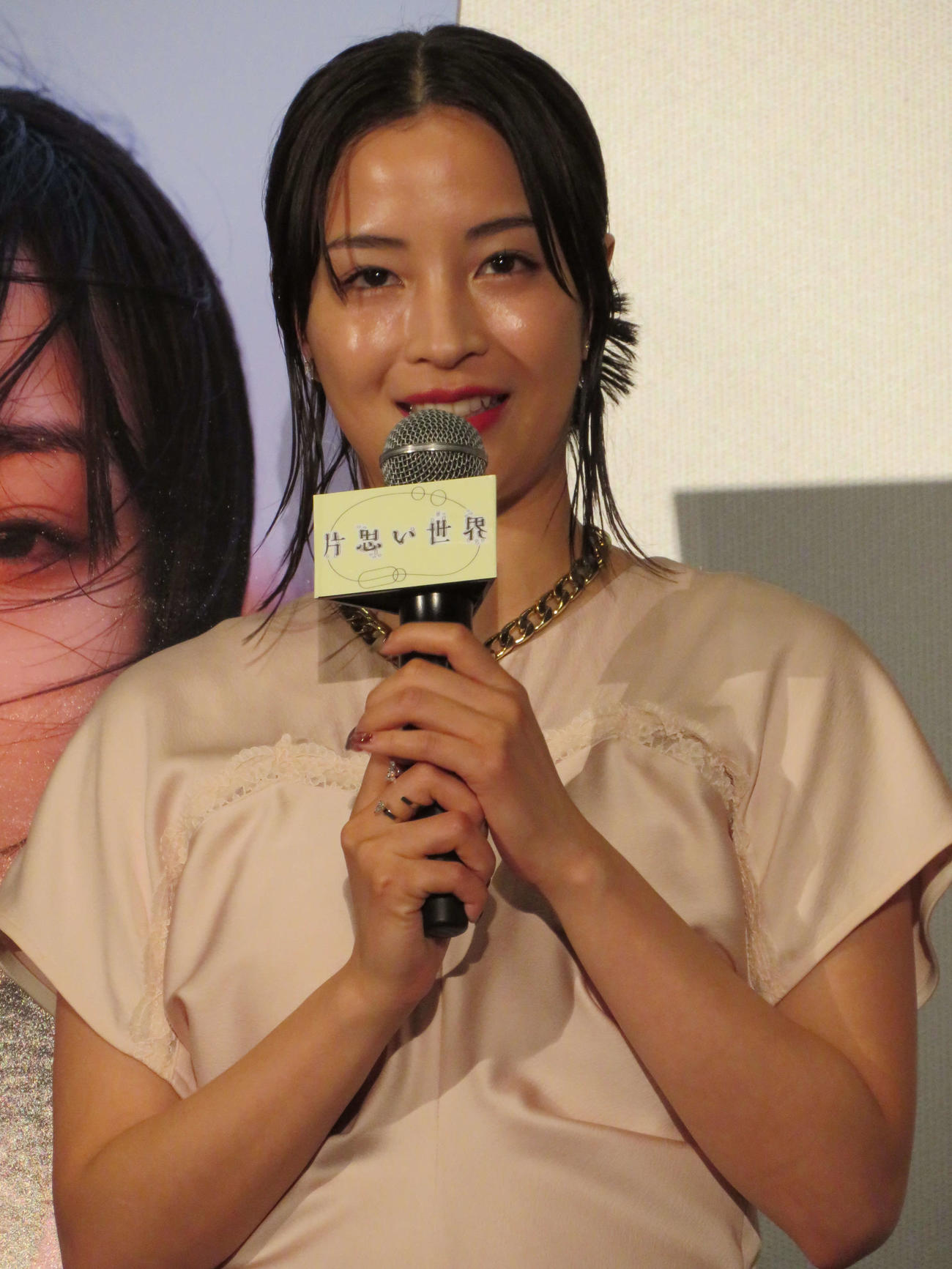 映画「片思い世界」大ヒット御礼舞台あいさつの最後に思いの丈を語る広瀬すず（撮影・村上幸将）