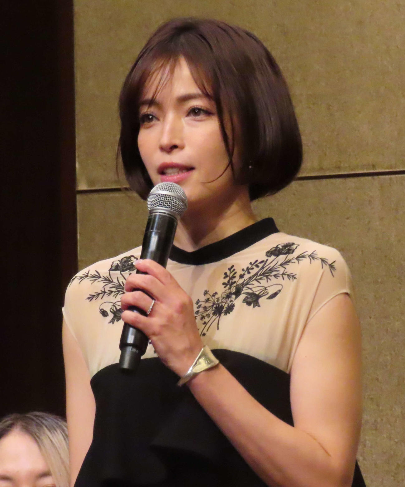 ミュージカル「ある男」製作発表会見に出席した知念里奈