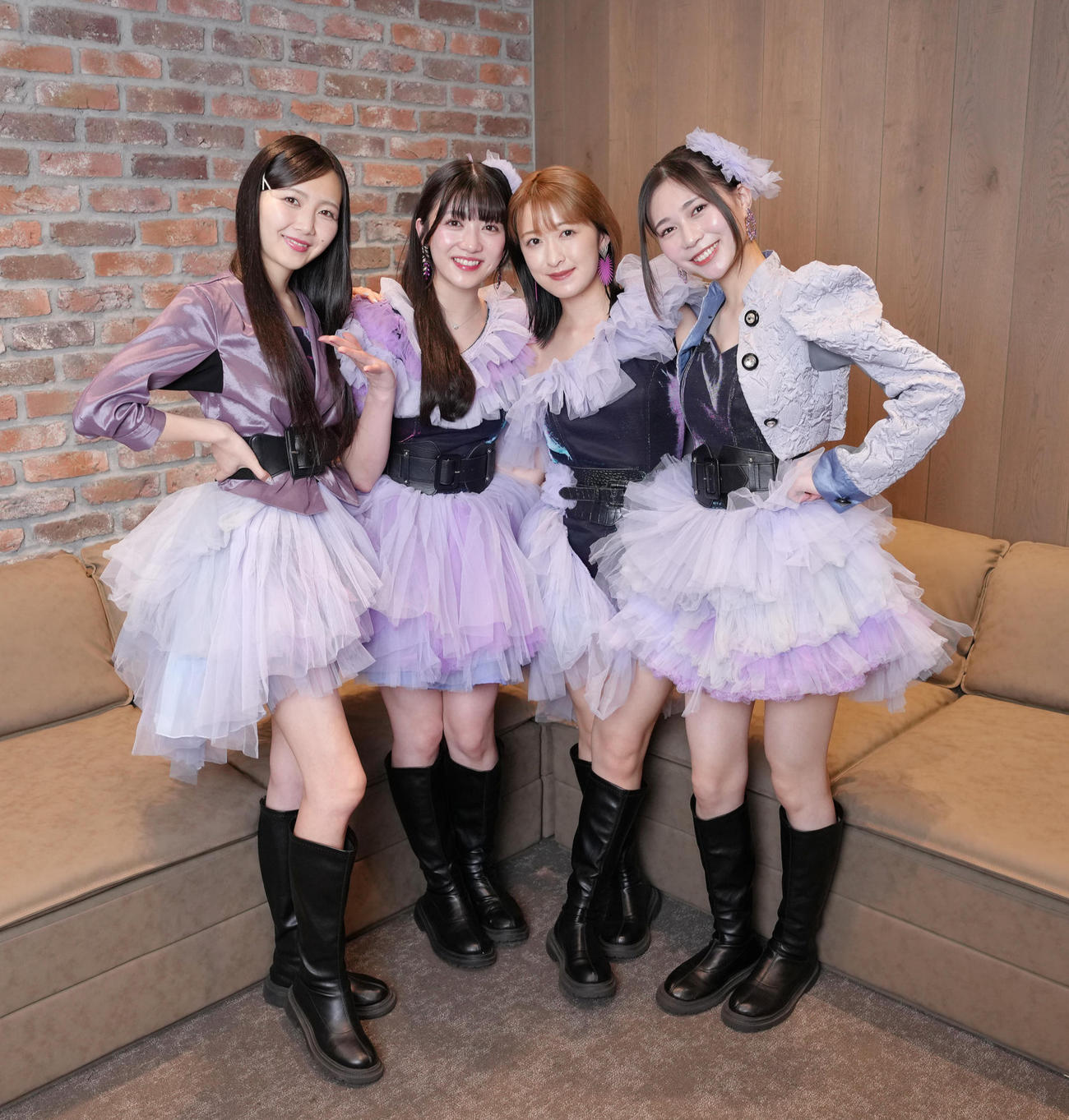 それぞれの個性を活かしながら15周年を迎えた東京女子流。左から山邊未夢、新井ひとみ、中江友梨、庄司芽生（撮影・足立雅史）