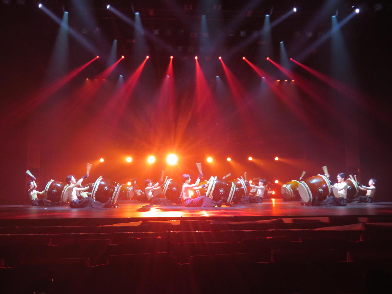 IMP．初主演舞台「IMPACT」公開舞台稽古で披露した腹筋太鼓