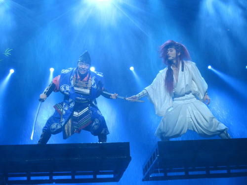 全て規格外！IMP．初主演舞台「IMPACT」は花吹雪70万枚、砂100キロ、水