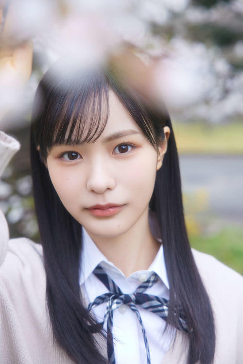 櫻坂46四期生の佐藤愛桜、中川智尋、撮り下ろし写真＆手書きプロフィル