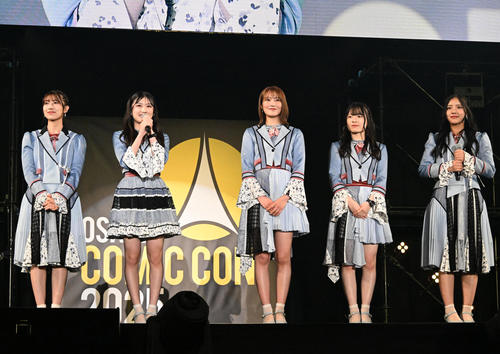 大阪コミコン2025でPR大使を務めるNMB48の（左から）安部若菜、塩月希依音、小嶋花梨、青原和花、三鴨くるみ（撮影・石井愛子）