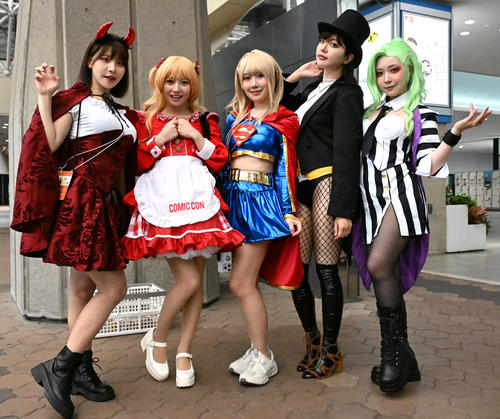 大阪コミコン2025を楽しむコスプレイヤー（撮影・石井愛子）