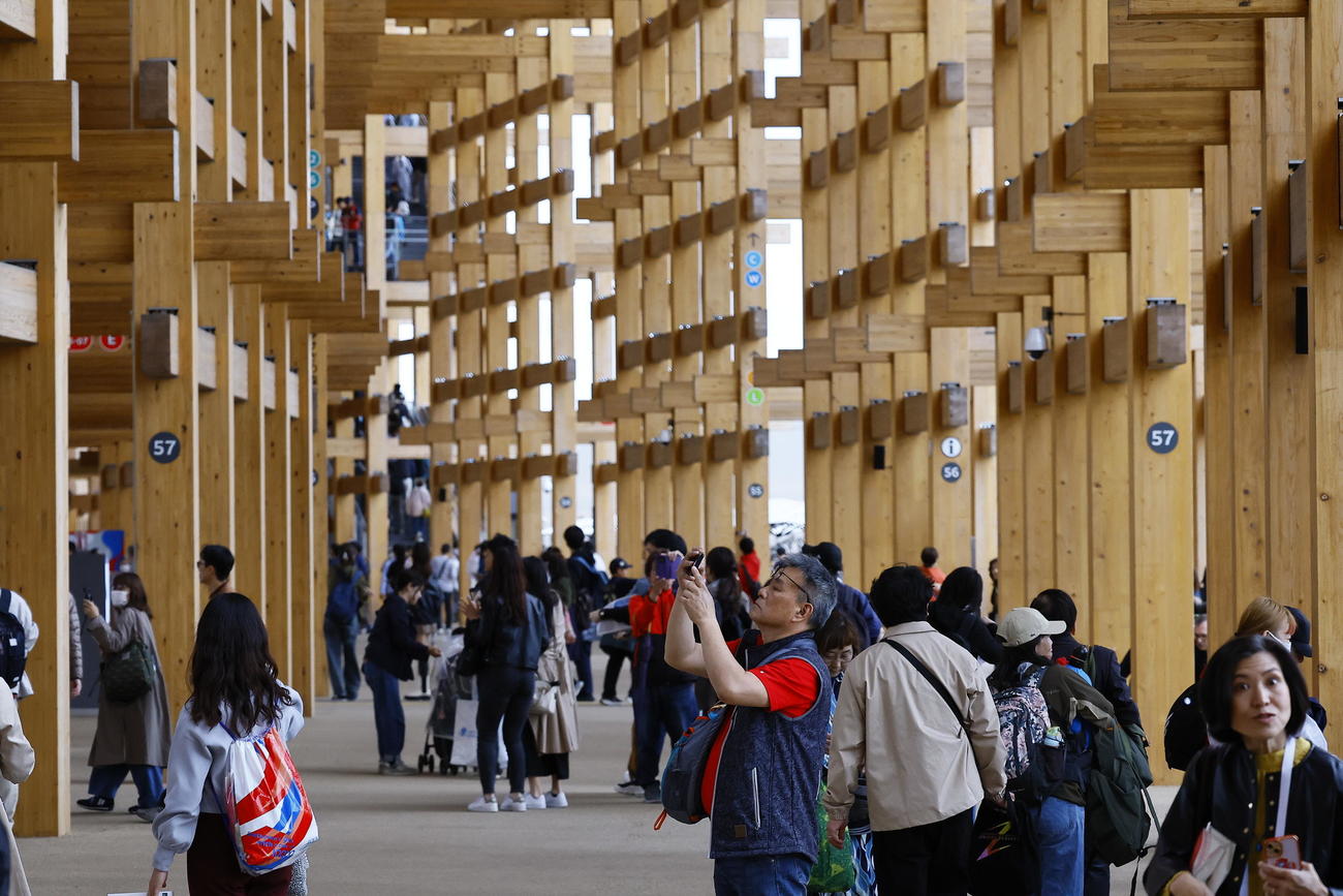 大阪・関西万博の大屋根リング＝25年４月