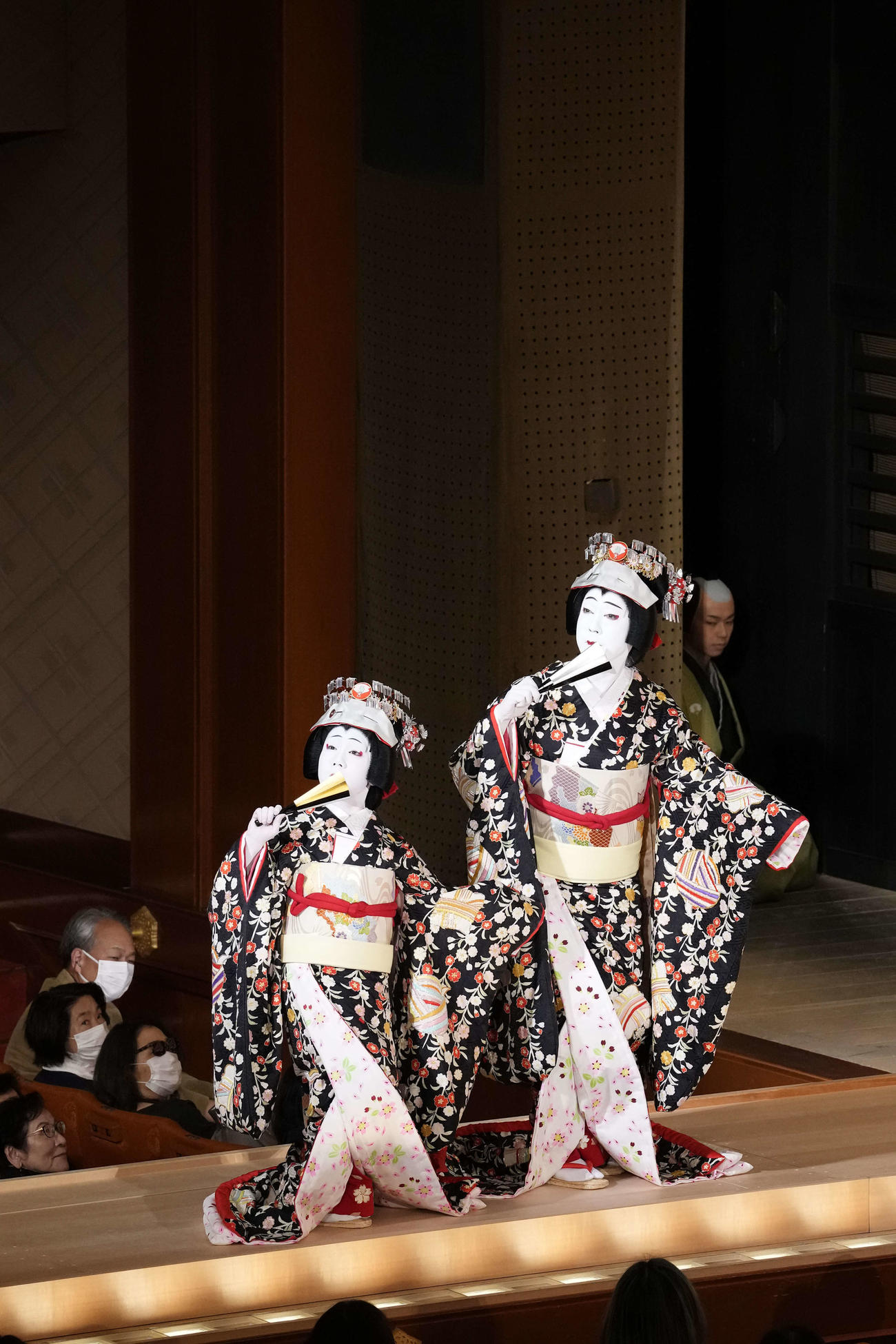 「團菊祭五月大歌舞伎」昼の部「京鹿子娘道成寺」に出演する、6代目尾上菊之助（左）、8代目尾上菊五郎（C）松竹