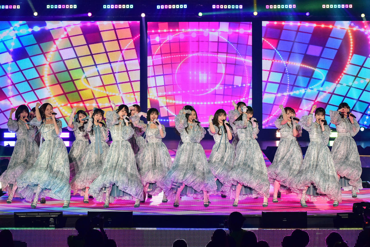 Rakuten GirlsAward 2025 SPRING／SUMMERでライブパフォーンマスを披露した乃木坂46