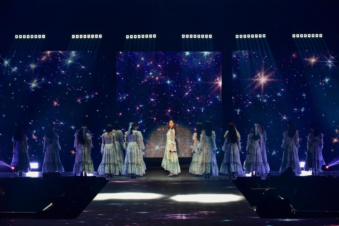 Rakuten GirlsAward 2025 SPRING／SUMMERでライブパフォーンマスを披露した乃木坂46