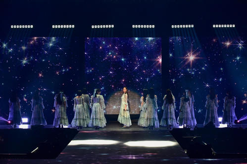 Rakuten GirlsAward 2025 SPRING／SUMMERでライブパフォーンマスを披露した乃木坂46