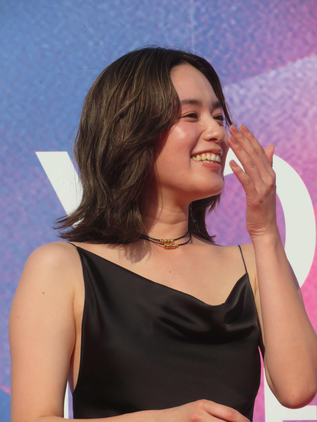 陣内孝則の暴走に思わず笑みがこぼれ手で口を覆う筧美和子（撮影・川田和博）