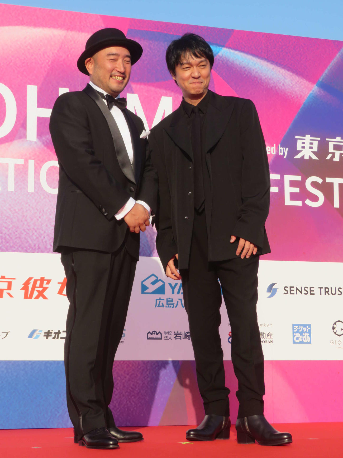 第3回横浜国際映画祭でレッドカーペットに出席した丸山隆平（右）と古川豪監督(撮影・川田和博）
