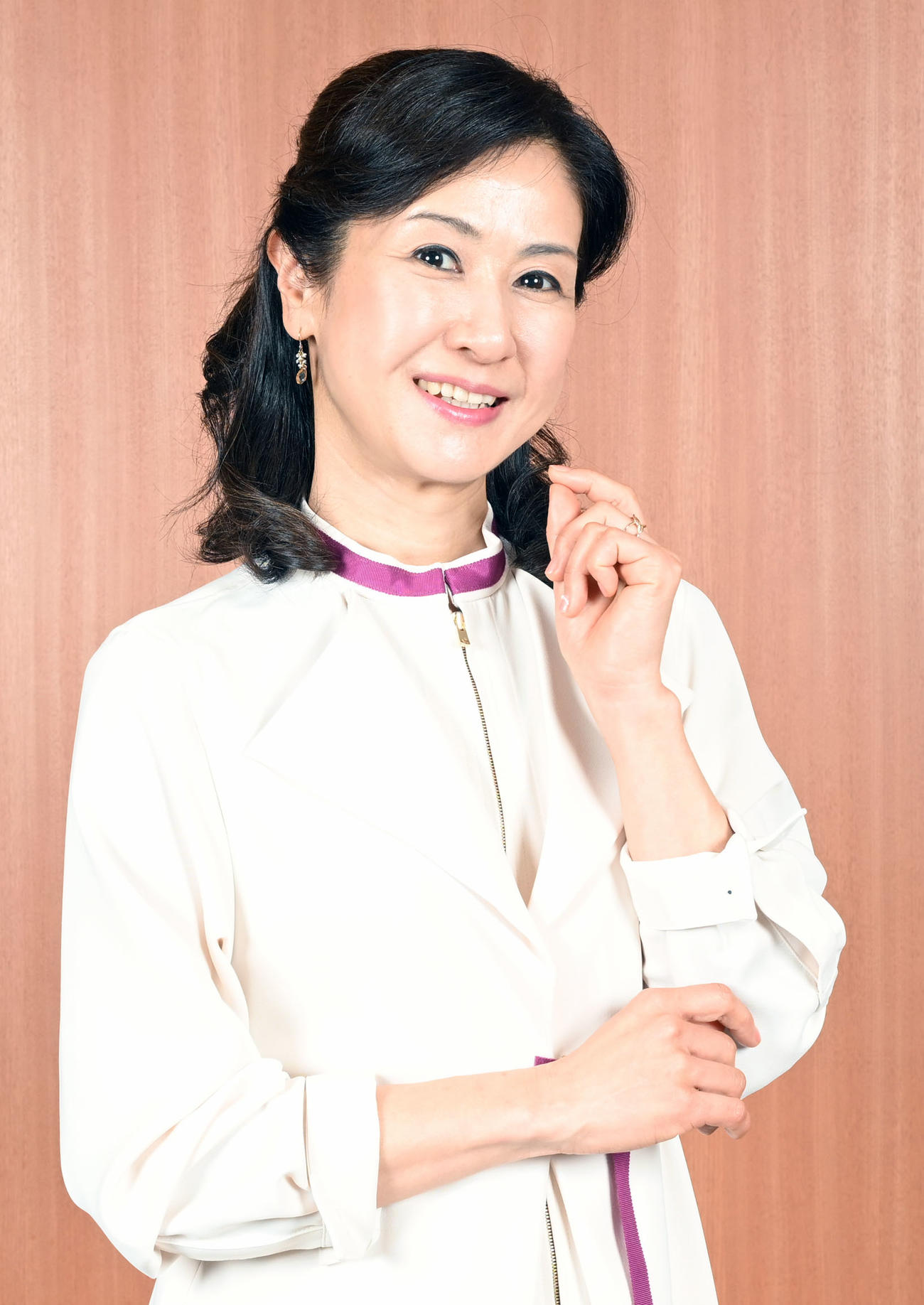 舞台「花嫁～娘からの花束～」に出演の小林綾子（撮影・千葉一成）