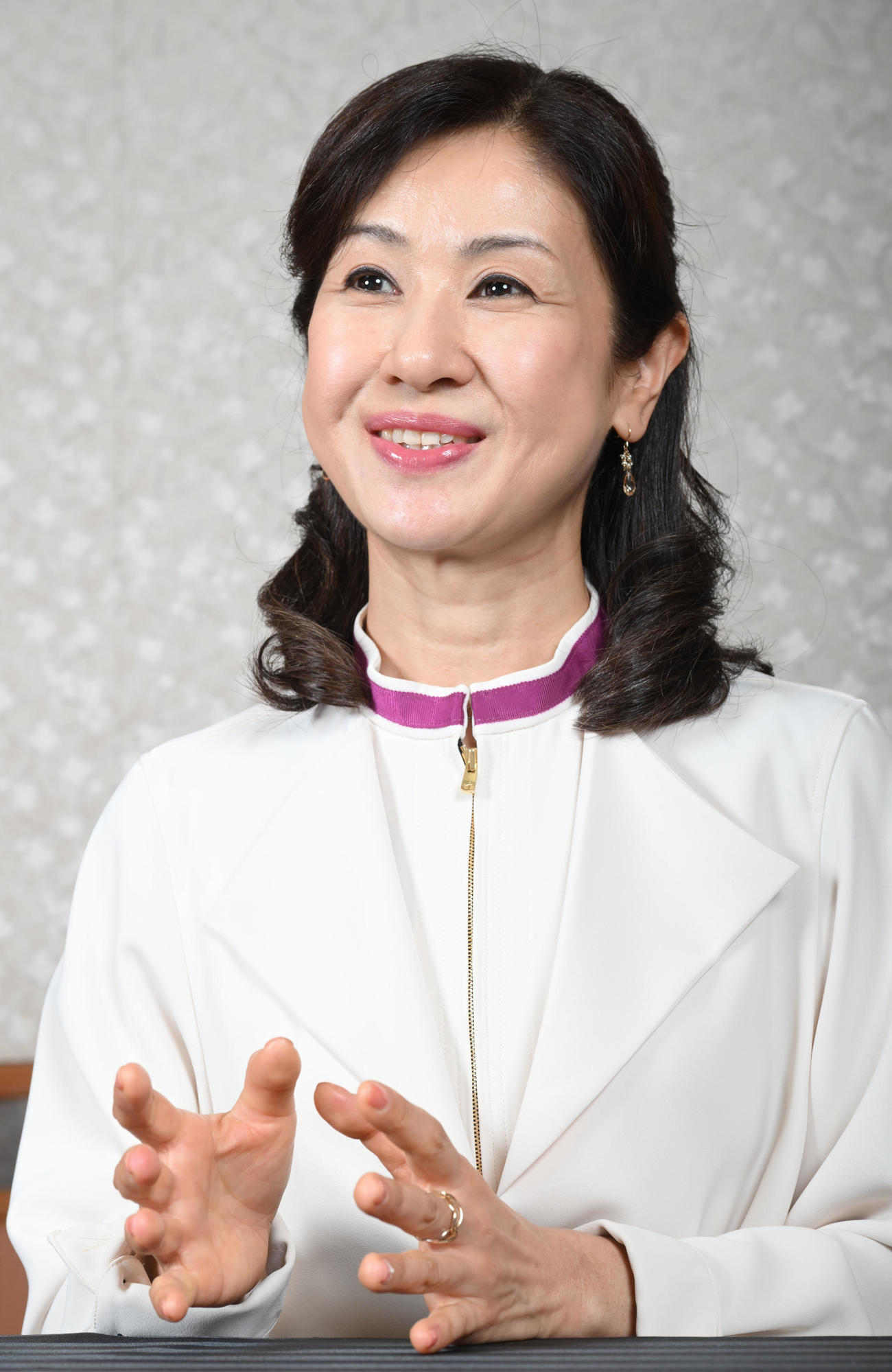 舞台「花嫁～娘からの花束～」に出演の小林綾子（撮影・千葉一成）