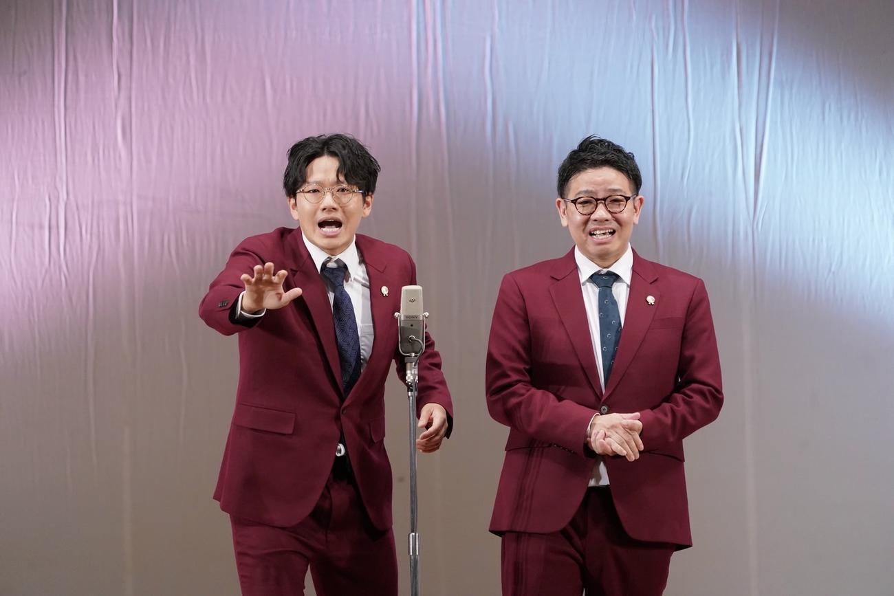 「ミキ漫才2025　全国ツアー」初日公演を行ったミキの亜生（左）と昴生