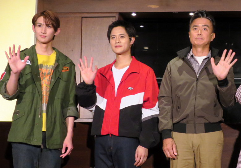 舞台「反乱のボヤージュ」取材会で。左から、大内リオン、岡本圭人、石黒賢