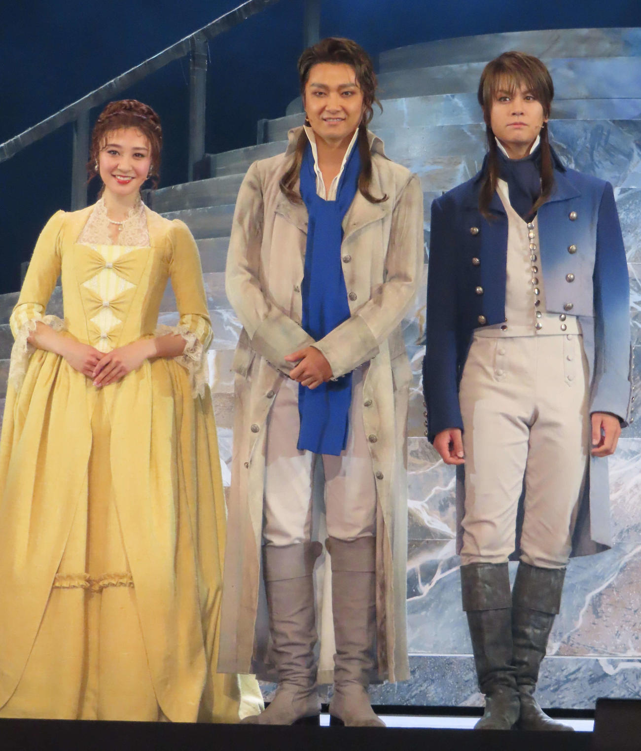 ミュージカル「二都物語」の公開通し稽古に臨んだ、左から潤花、井上芳雄、浦井健治