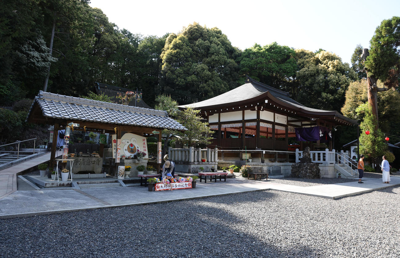 大野神社の境内（撮影・白石智彦）
