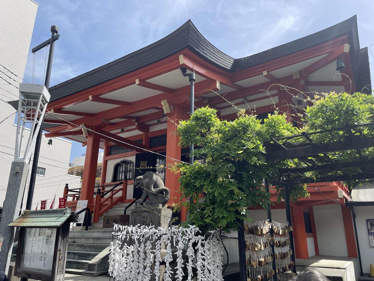 嵐の聖地として知られる毘沙門天・善國寺