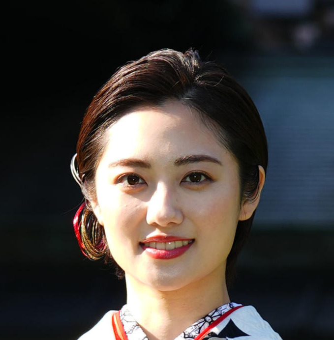 奥山かずさ（2021年12月撮影）