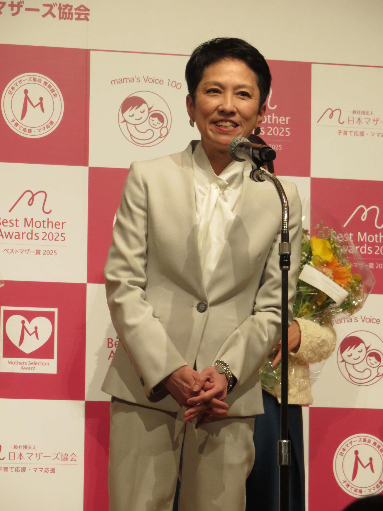 第17回ベストマザー賞2025授賞式で祝辞を述べた蓮舫氏
