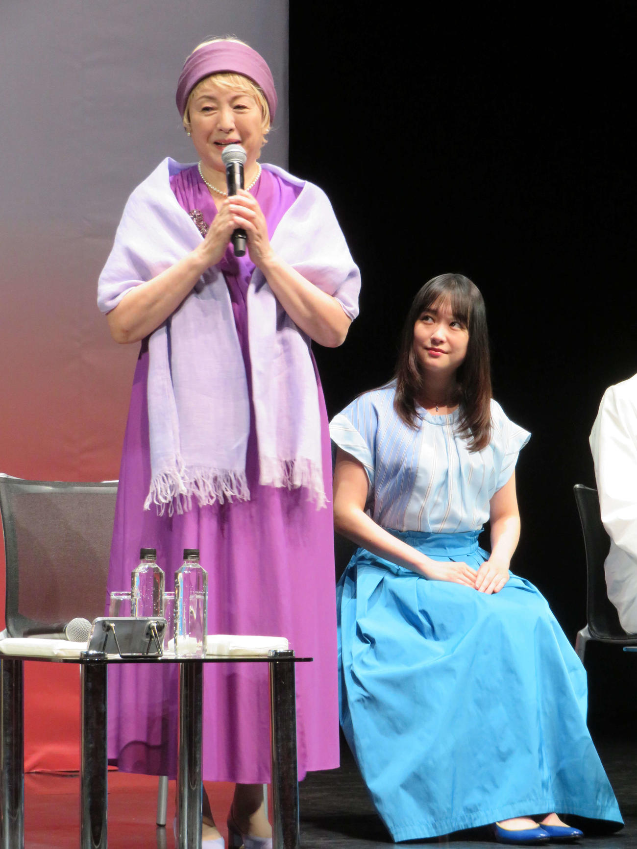 ミュージカル「幾光年－Light Years－」製作発表記者会見に出席した松坂慶子（左）と大原櫻子（撮影・村上幸将）