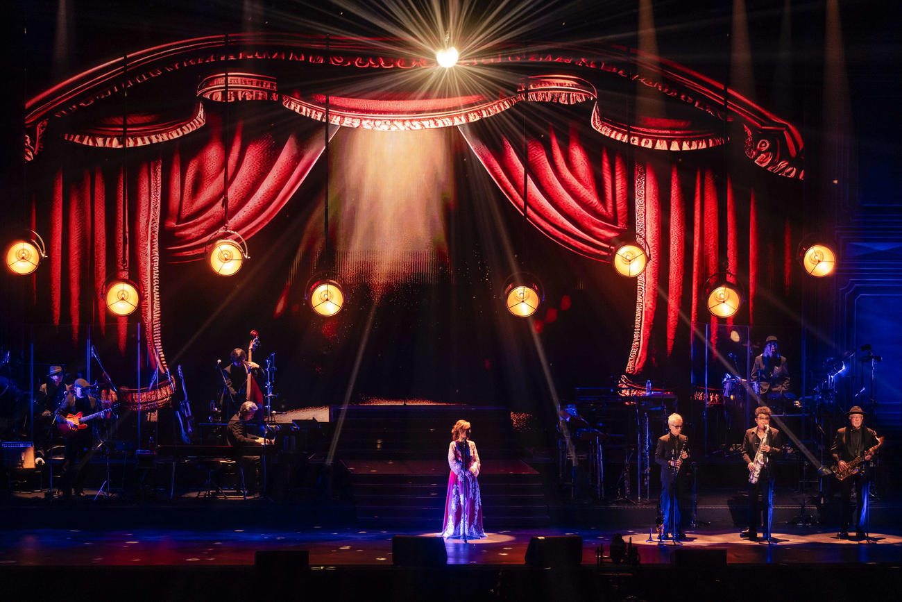 最後の全国ツアー「EPILOGUE」のファイナル公演を行った高橋真梨子