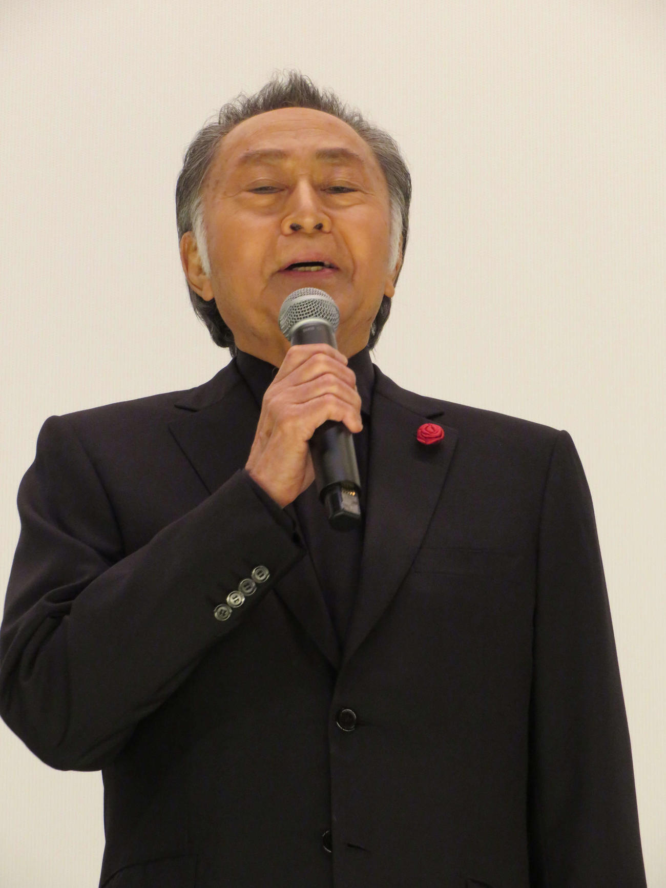 「さよなら丸の内TOEI」で上映された映画「仁義なき戦い　広島死闘篇」上映後舞台あいさつに登壇した北大路欣也（撮影・村上幸将）