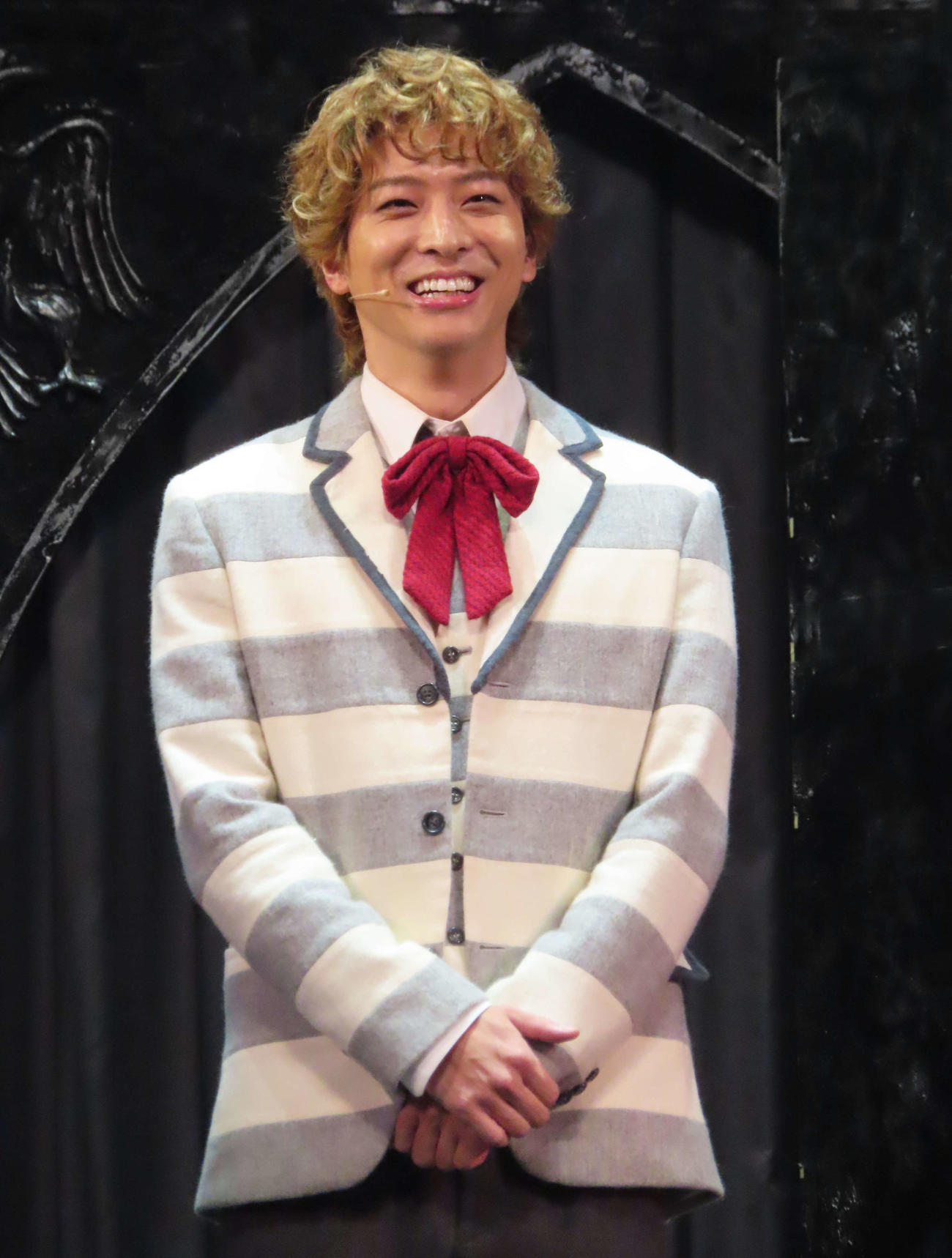 ミュージカル「ダンス　オブ　ヴァンパイア」の初日公演前に取材に応じた、左から武田真治、寺西拓人、中村麗乃、城田優、山口祐一郎、フランク莉奈、太田基裕、石川禅