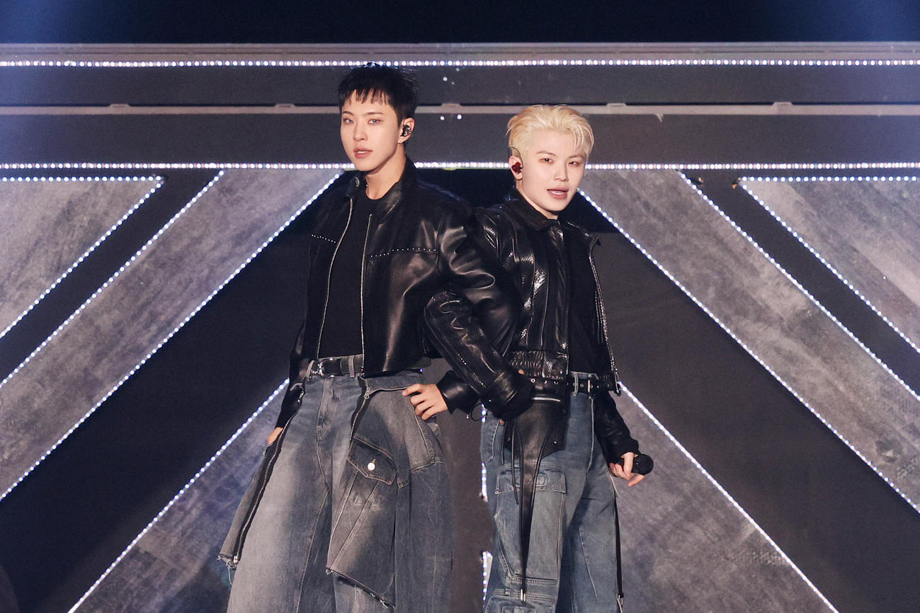 2年ぶりのファンミーティングを開催したSEVENTEENのHOSHIとWOOZI (P)＆(C) PLEDIS Entertainment