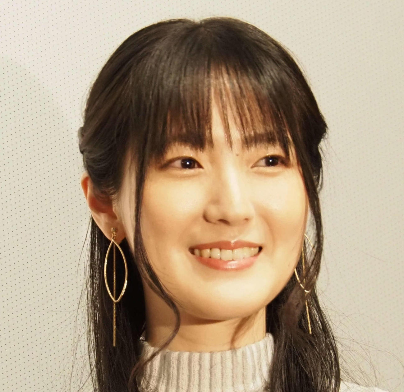 石川由依（2022年6月撮影）