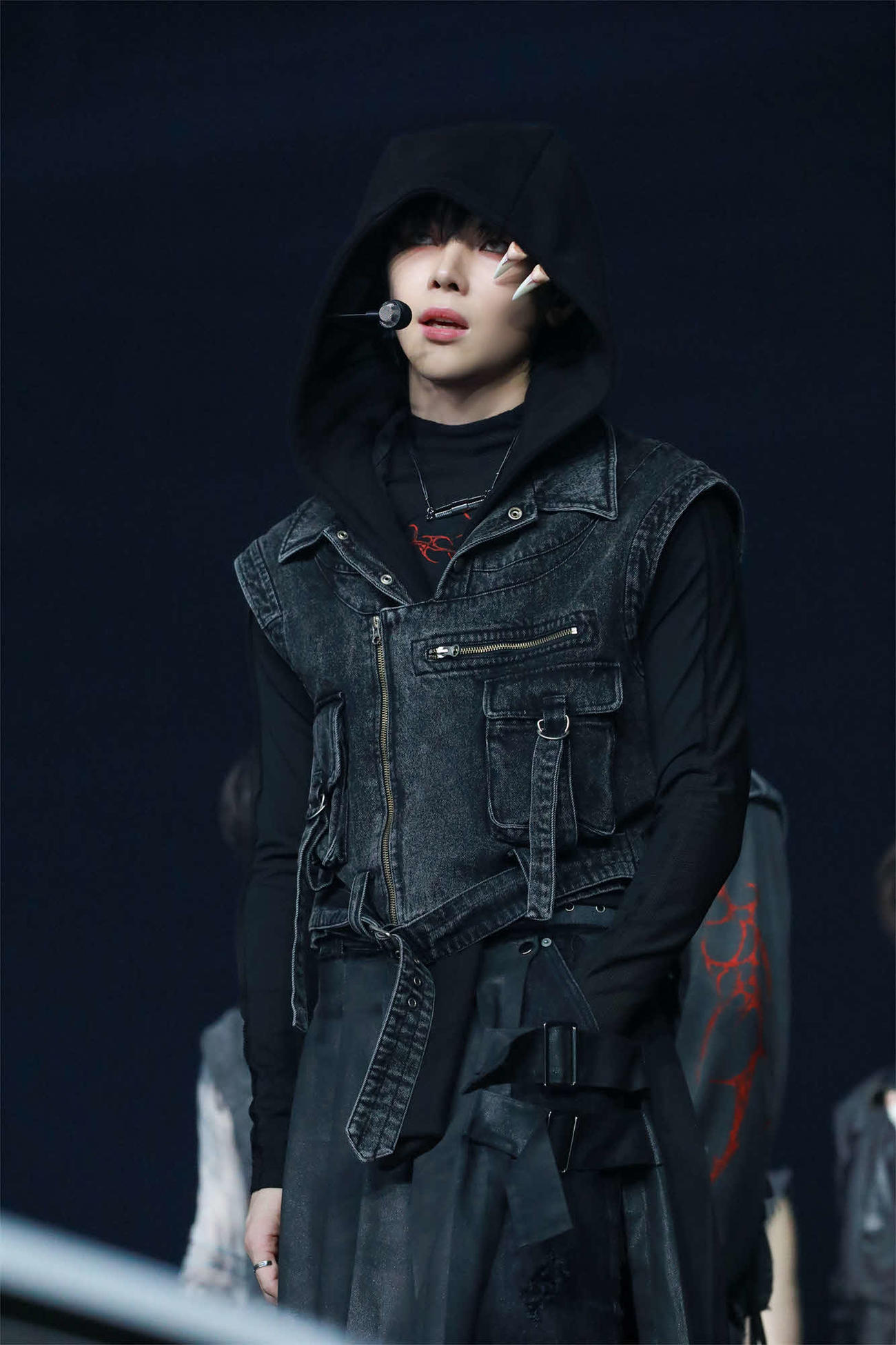 「2025　＆TEAM CONCERT TOUR　‘AWAKEN THE BLOODLINE’」でパフォーマンスする＆TEAMのNICHOLAS