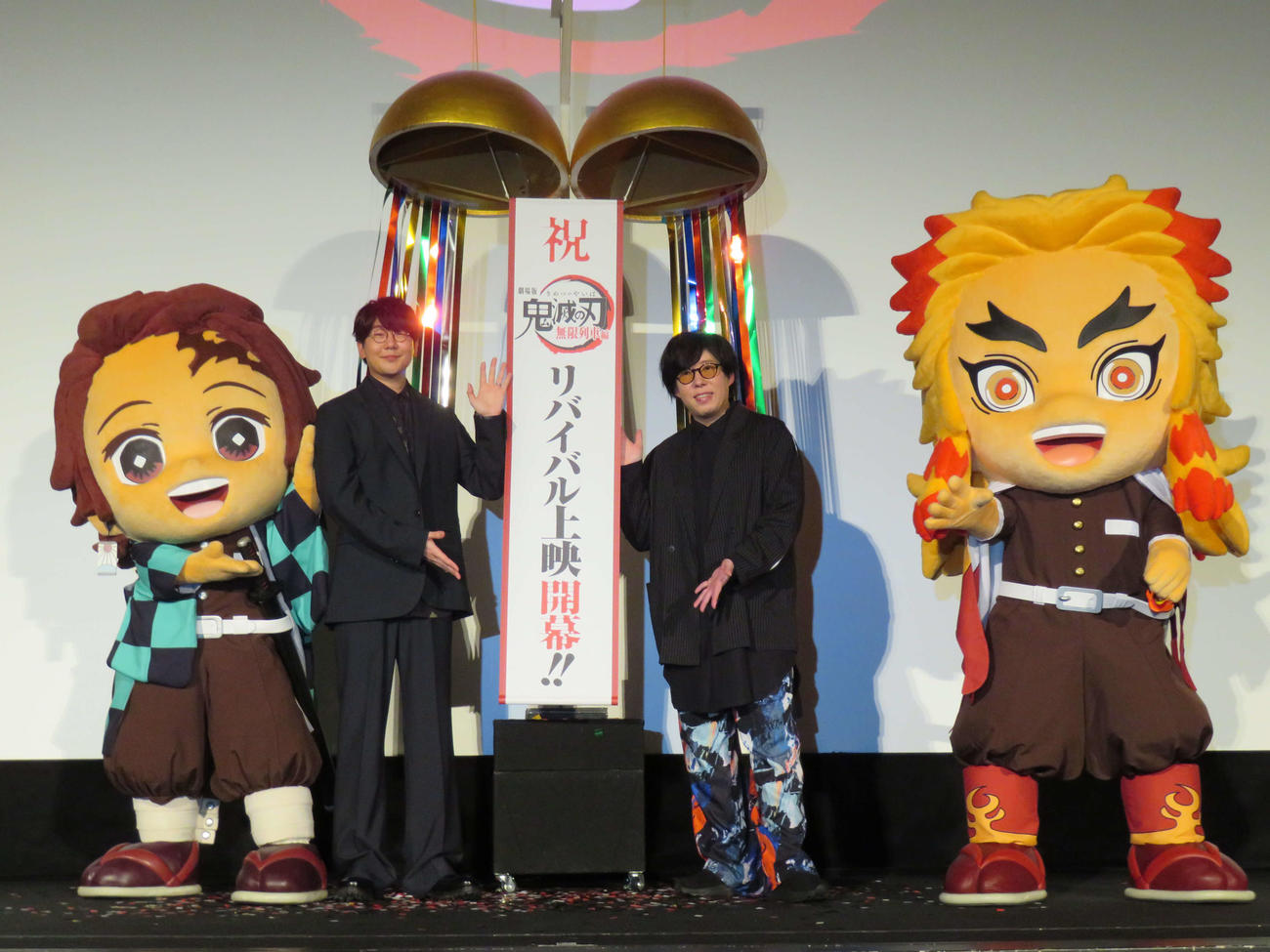 「劇場版　鬼滅の刃　無限列車編」リバイバル上映公開記念舞台あいさつに登壇した、左から竈門炭治郎、花江夏樹、日野聡、煉獄杏寿郎（2025年5月撮影）