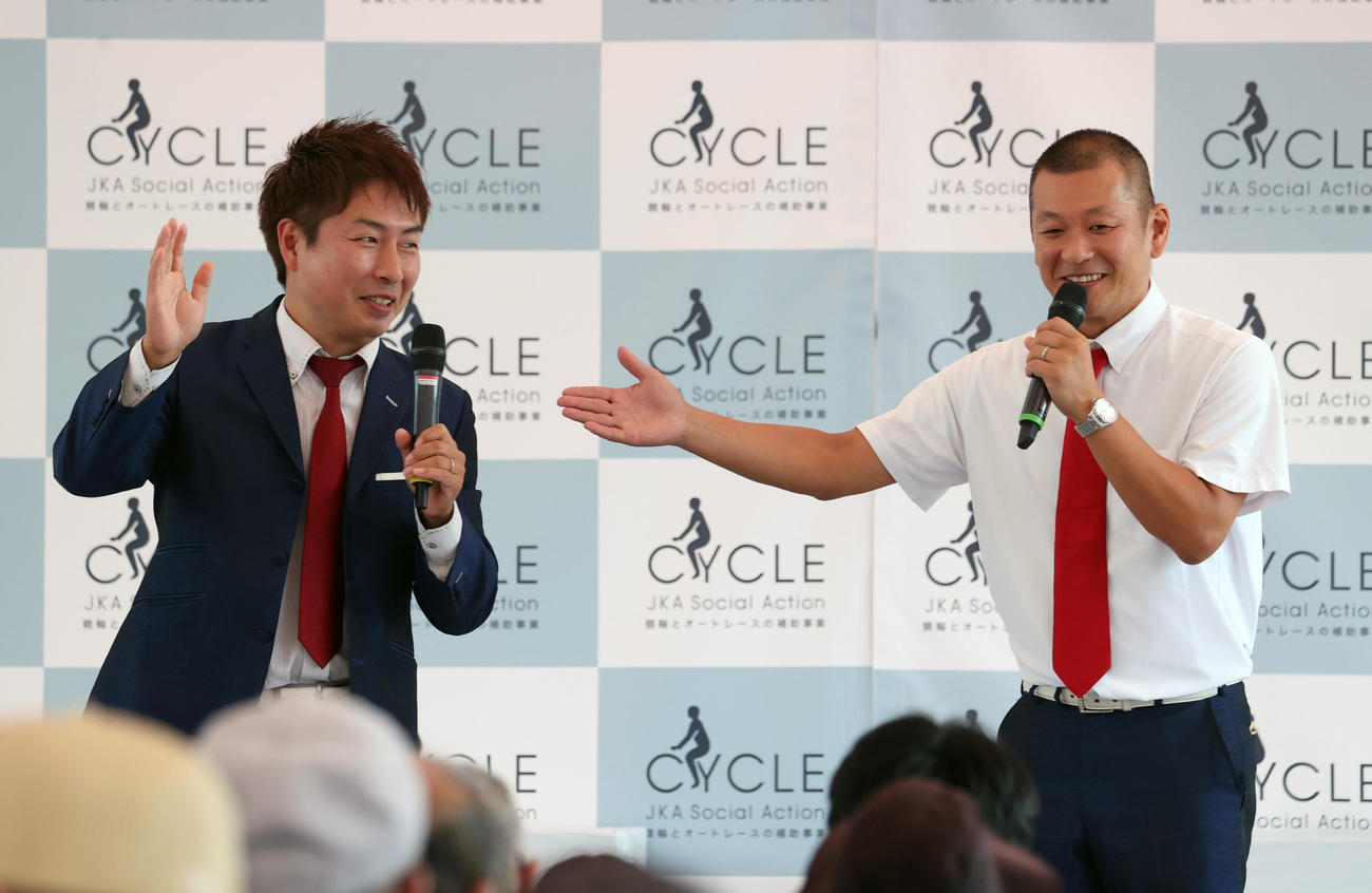 U字工事の福田薫（左）と益子卓郎（2024年9月撮影）