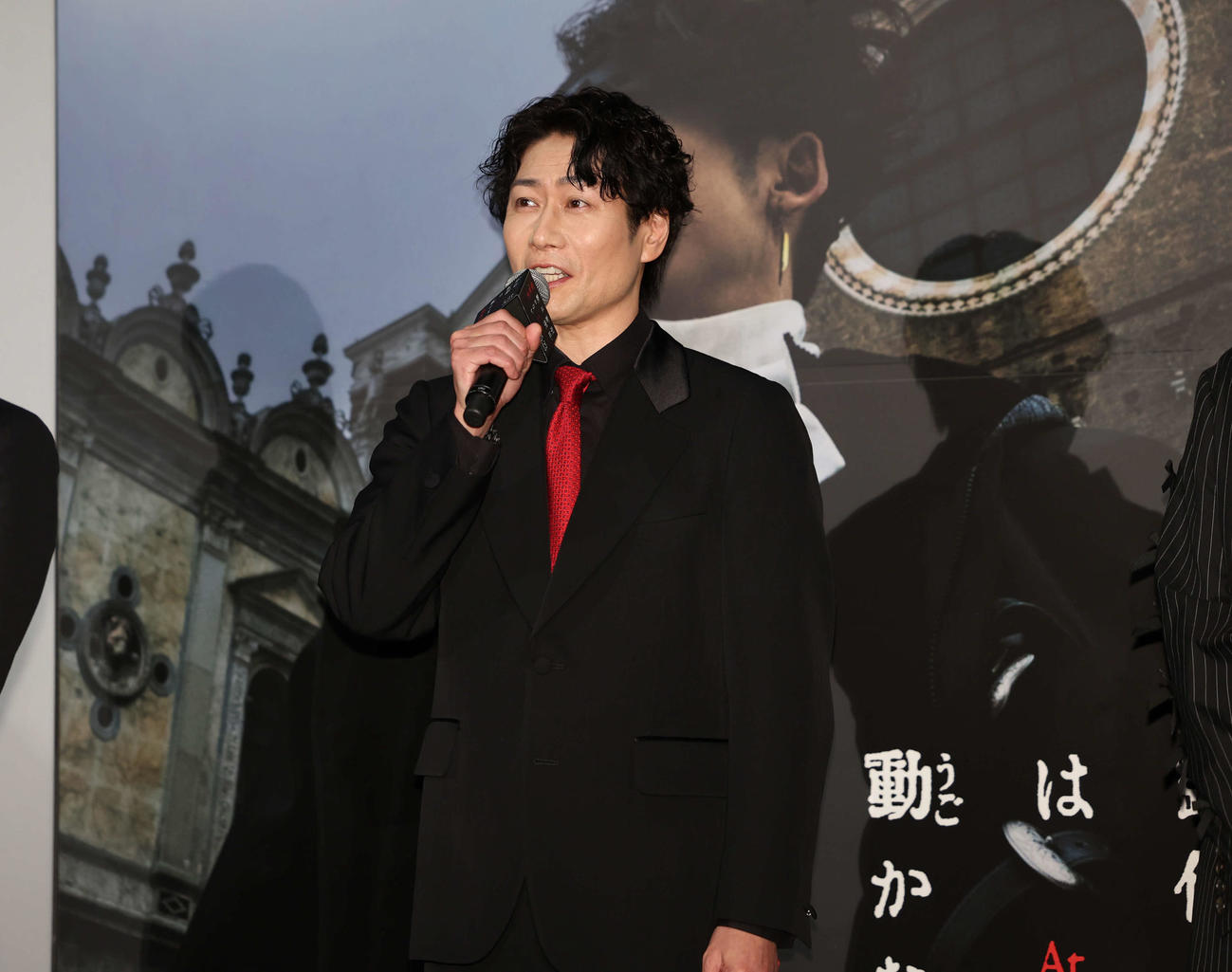 ジャパンプレミアであいさつをする戸次重幸（撮影・増田悦実）