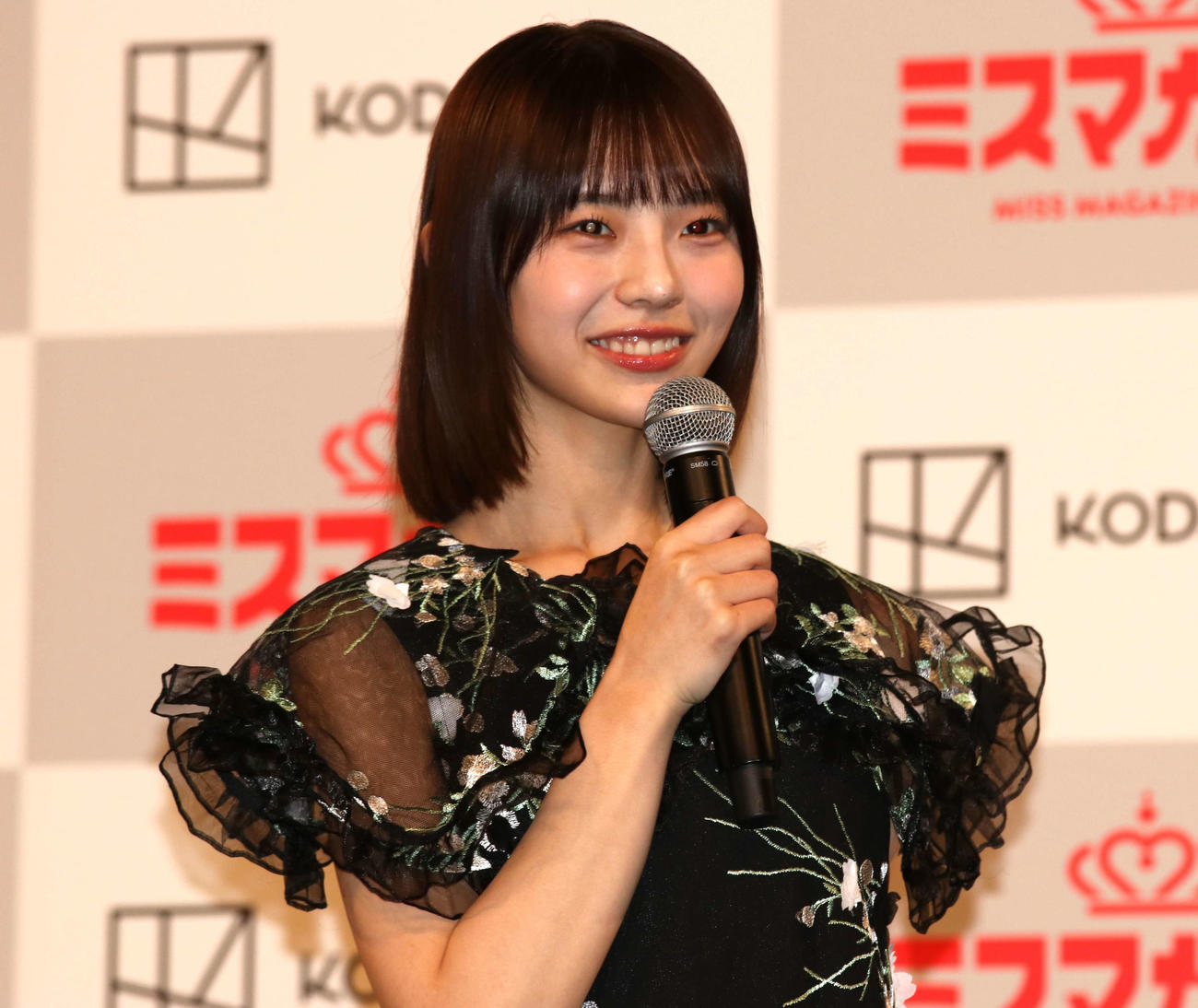 ミスマガジン2025ベスト16お披露目イベント　登壇し笑顔を見せる菊地姫奈（撮影・北村健龍）