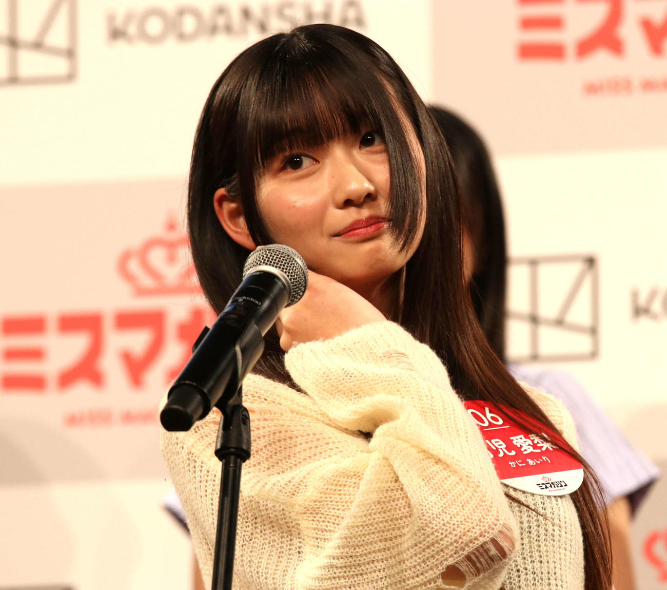 ミスマガジン2025ベスト16お披露目イベント　登壇し一発芸を披露する可児愛梨（撮影・北村健龍）