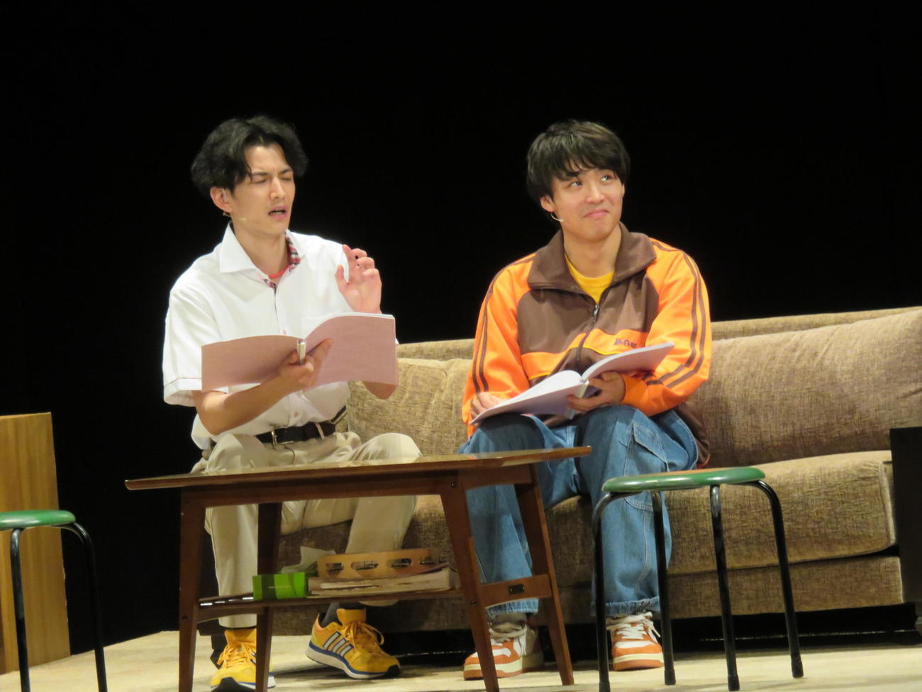 朗読劇「たもつん」の公開ゲネプロを行う渡邊圭祐（左）と八村倫太郎