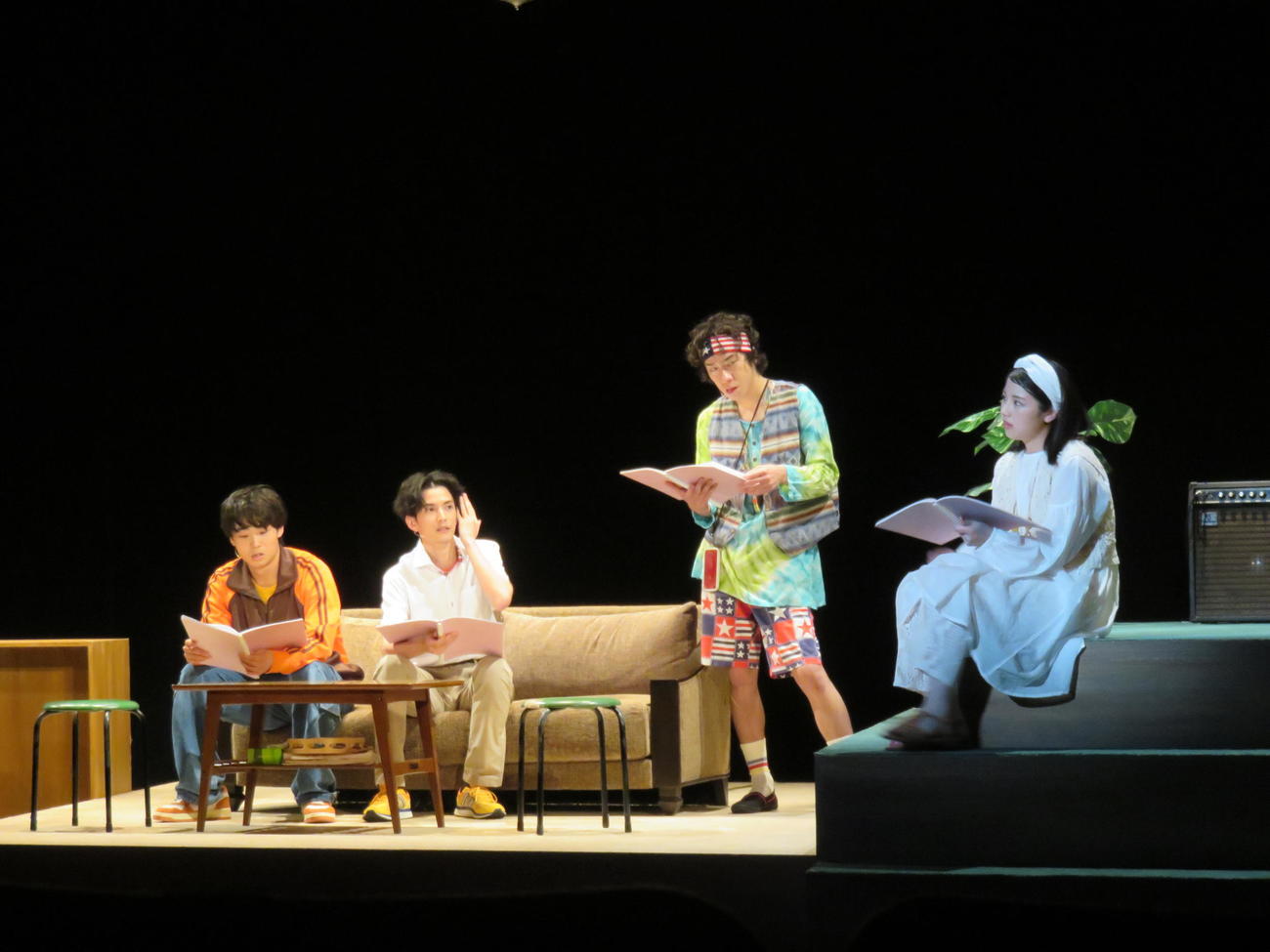 朗読劇「たもつん」の公開ゲネプロを行う、左から八村倫太郎、渡邊圭祐、落合モトキ、渡邉美穂