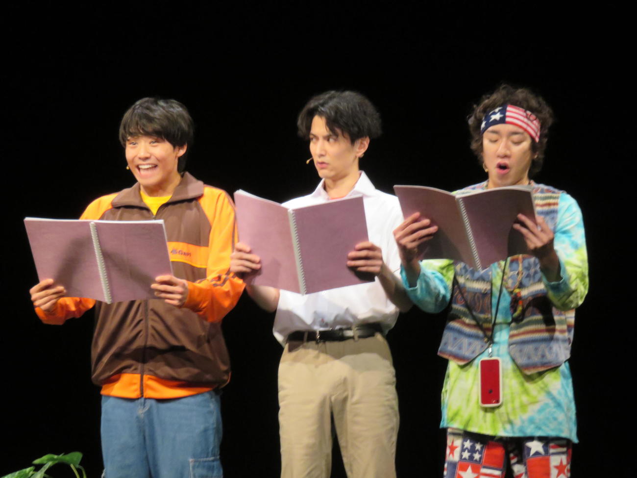 朗読劇「たもつん」の公開ゲネプロを行う、左から八村倫太郎、渡邊圭祐、落合モトキ