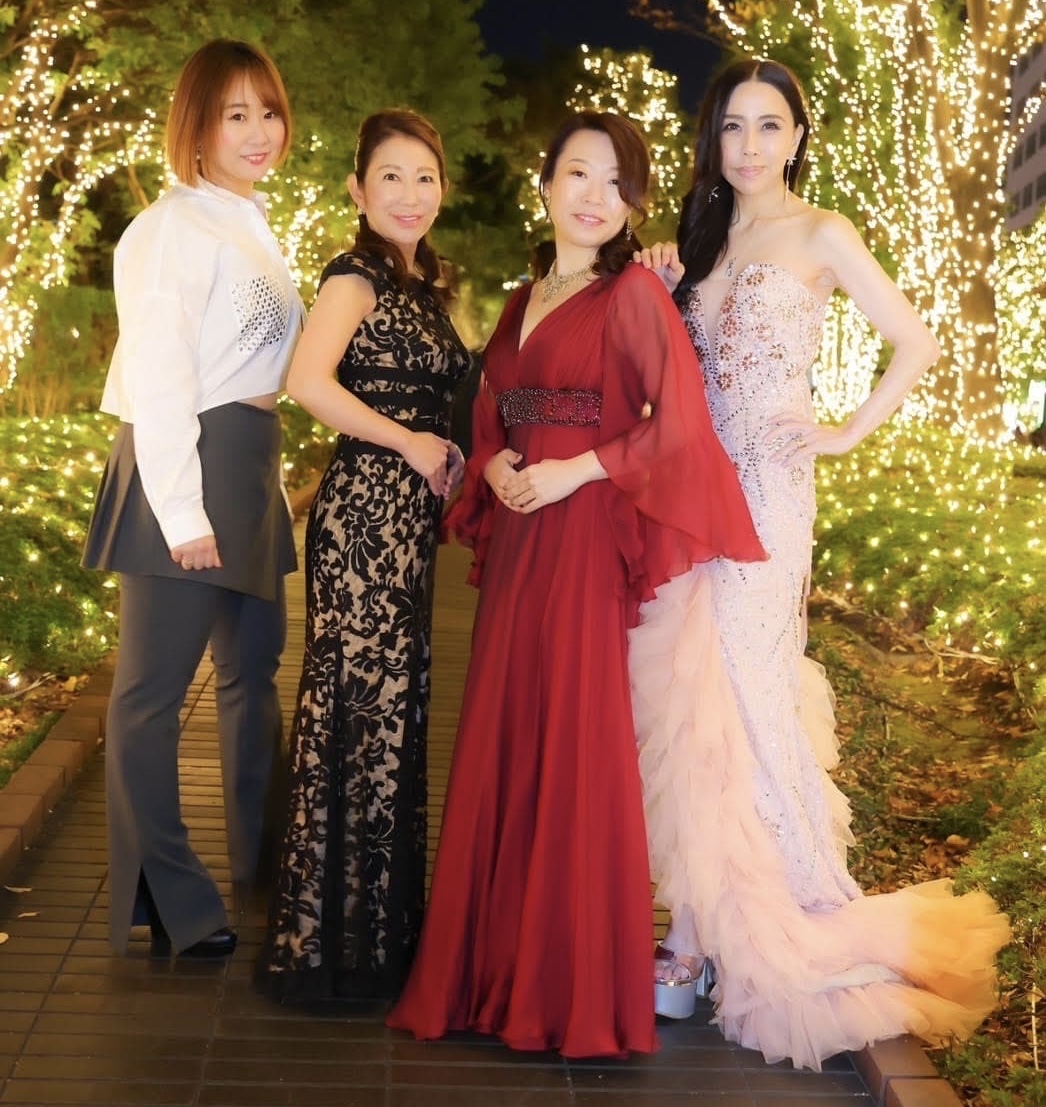 Drs.DIVAのメンバーたち。左から長崎理佳、笹澤麻由子、桐村慶、近藤千種