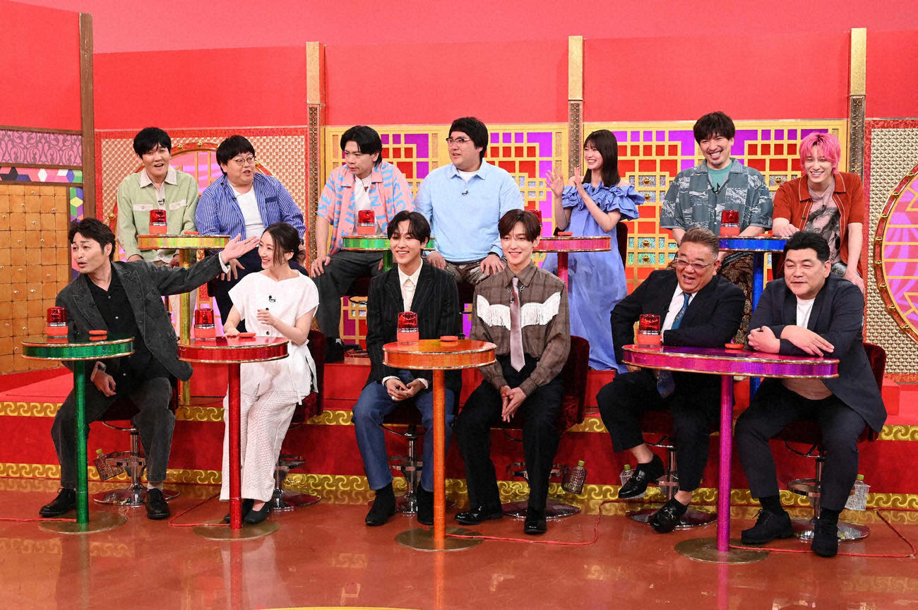 日本テレビ系「THE突破ファイル2時間スペシャル」でテレビ初出演するROIROM（下段中央）（C）NTV