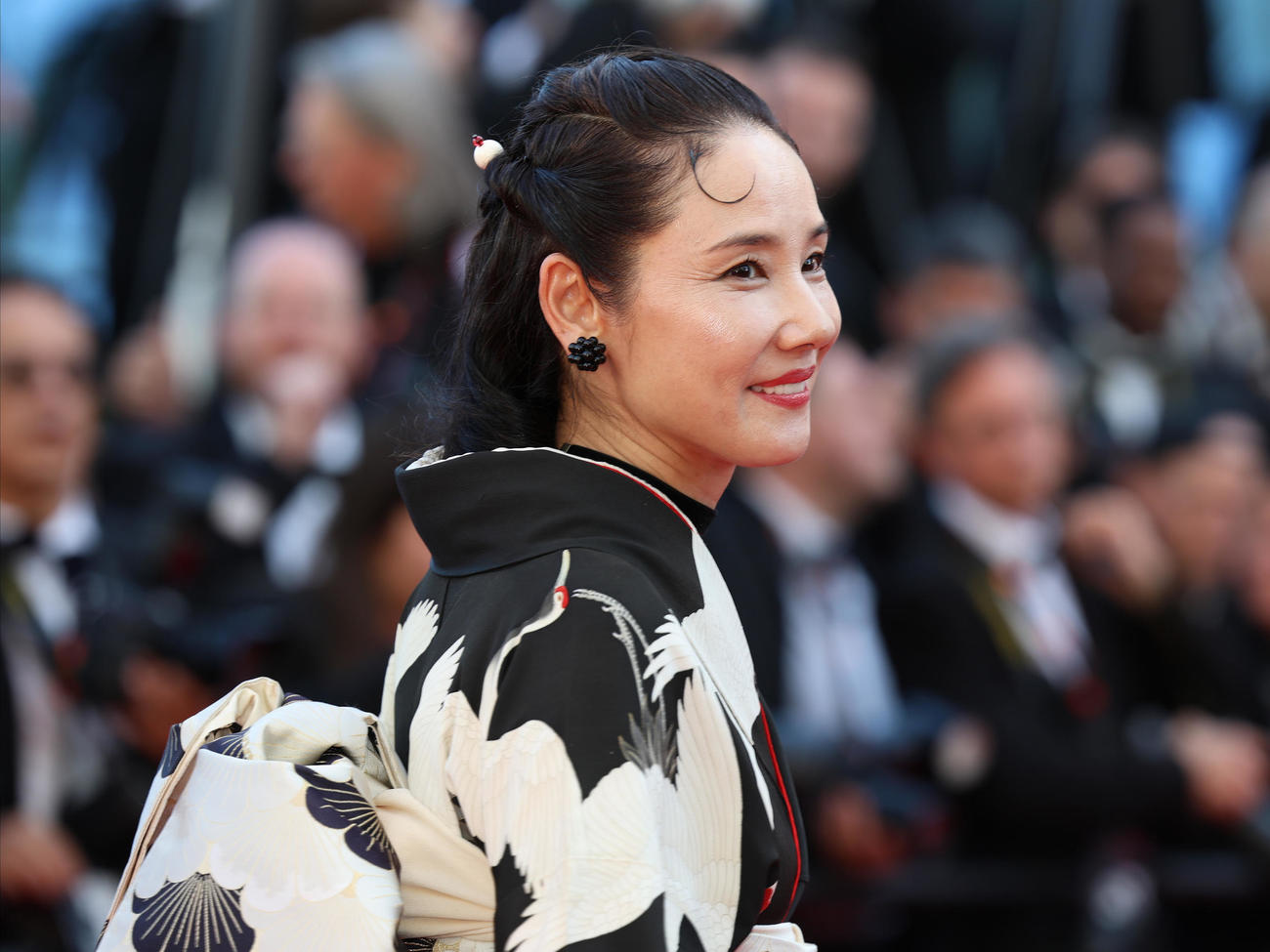 カンヌ映画祭ある視点部門に出品された「遠い山なみの光」の出演者としてレッドカーペットを歩く、吉田羊（C）Kazuko Wakayama