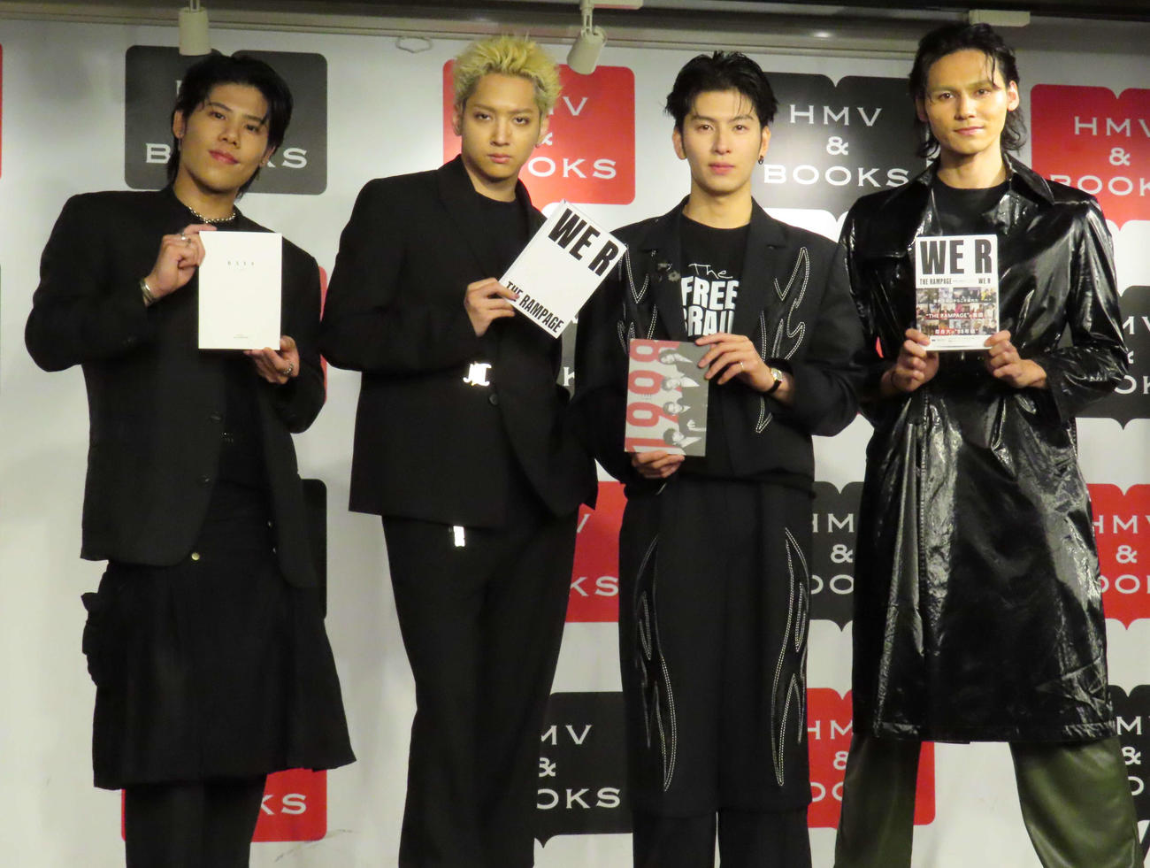 フォトブック「WE R（ウィーアー）」刊行記念イベントに出席した、左から後藤拓磨、鈴木昂秀、長谷川慎、龍