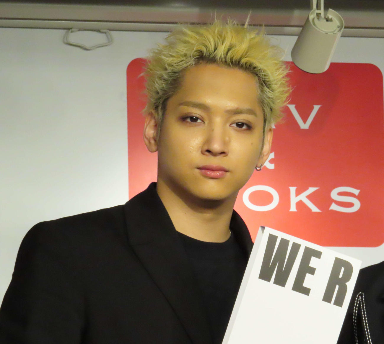 フォトブック「WE R（ウィーアー）」刊行記念イベントに出席した鈴木昂秀