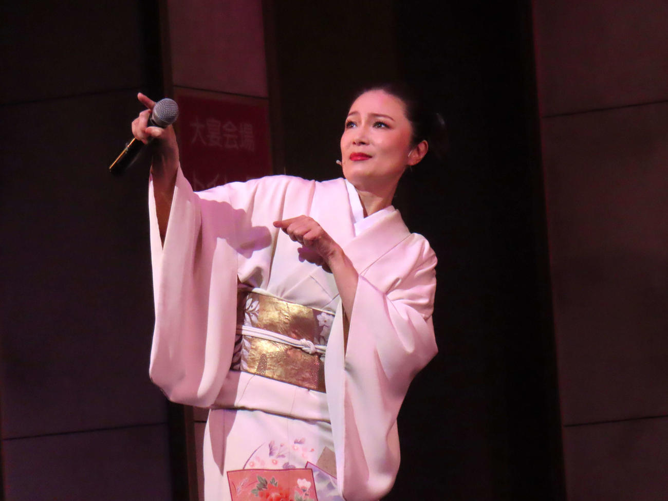 舞台「家政夫のミタゾノ　THE STAGE　レ・ミゼラ風呂」公開ゲネプロのマルシア