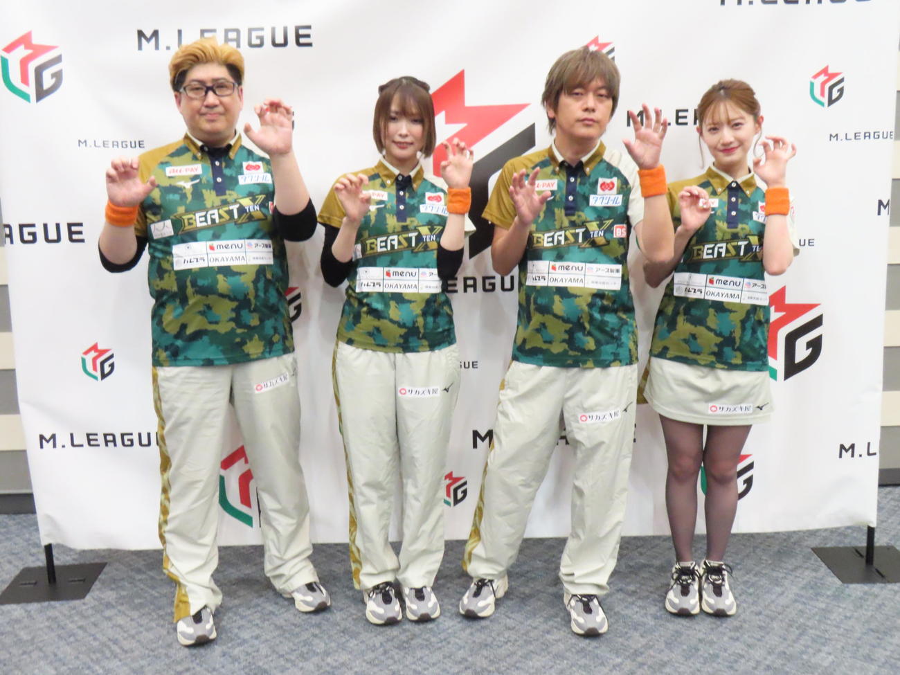 プロ麻雀リーグ「Mリーグ2024－2025」を終えた「BEAST X」。左から鈴木大介、菅原千瑛、猿川真寿、中田花奈