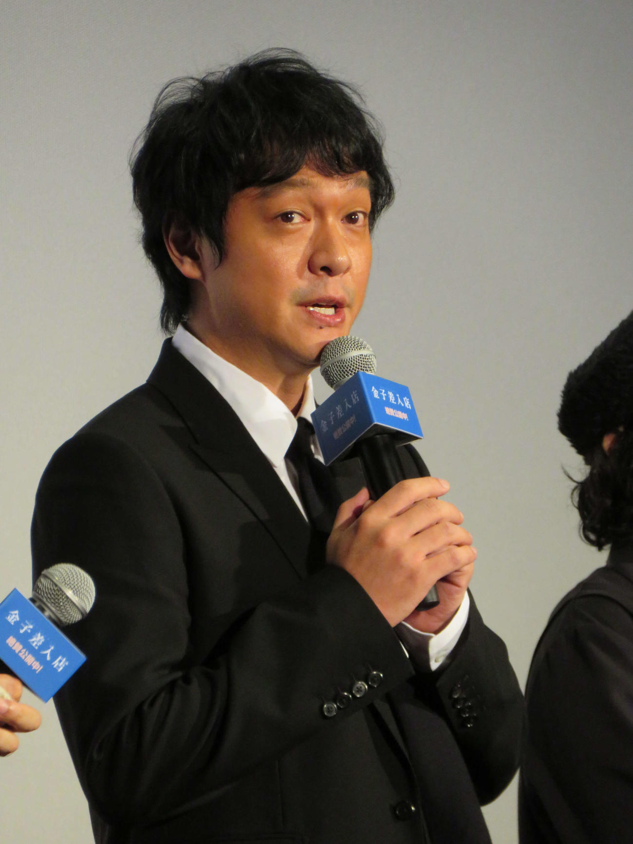 映画「金子差入店」公開記念舞台あいさつに登壇したSUPER EIGHT丸山隆平（撮影・村上幸将）