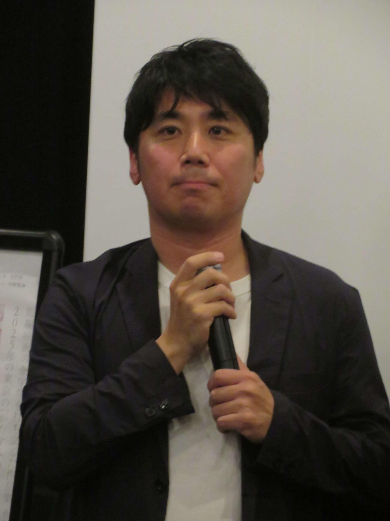 映画「東京予報－映画監督外山文治短編作品集－」公開記念舞台あいさつに出席した外山文治監督（撮影・川田和博）