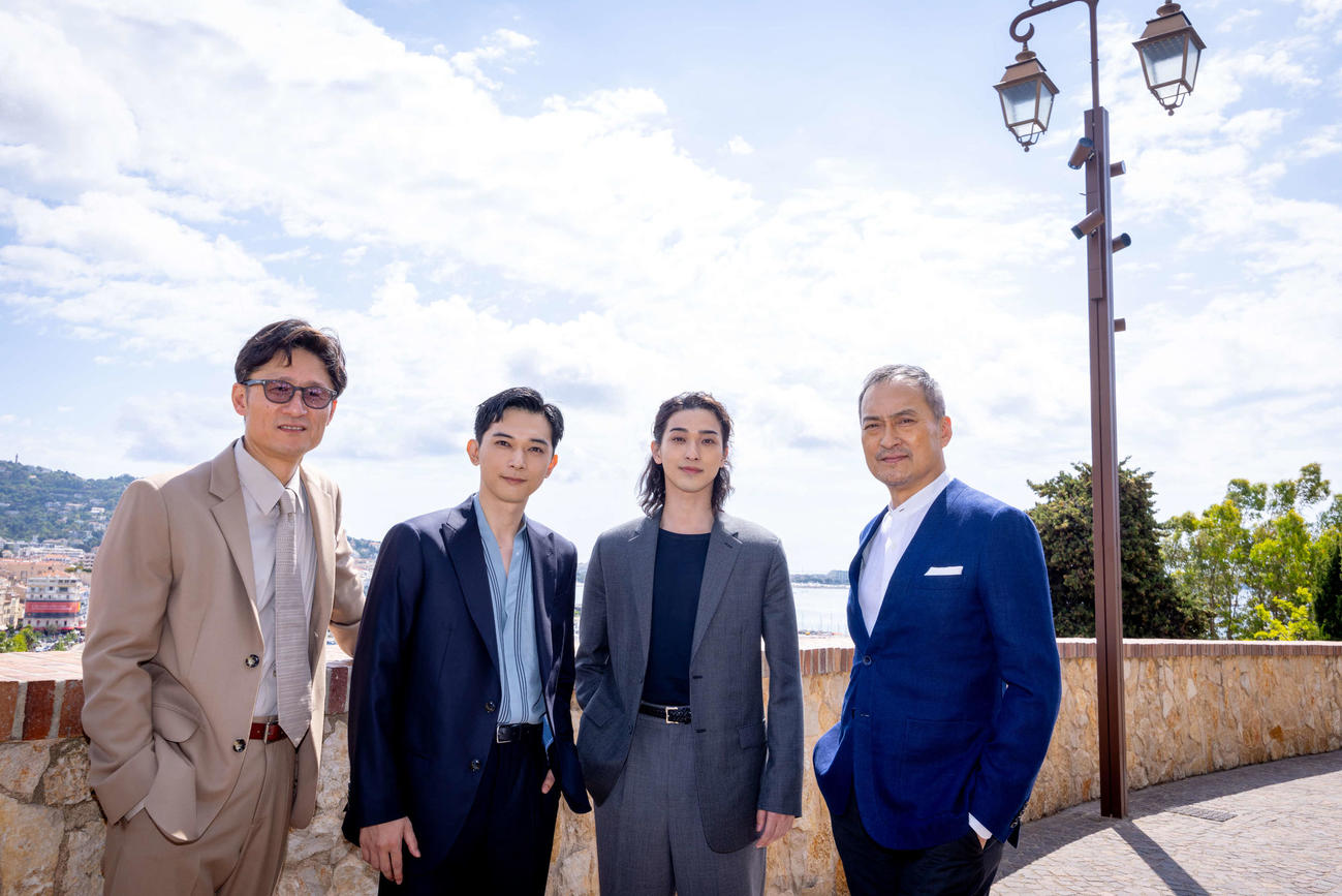 カンヌ映画祭の監督週間で公式上映される前日にカンヌ入りした「国宝」の、左から李相日監督、吉沢亮、横浜流星、渡辺謙（C）Kazuko Wakayama