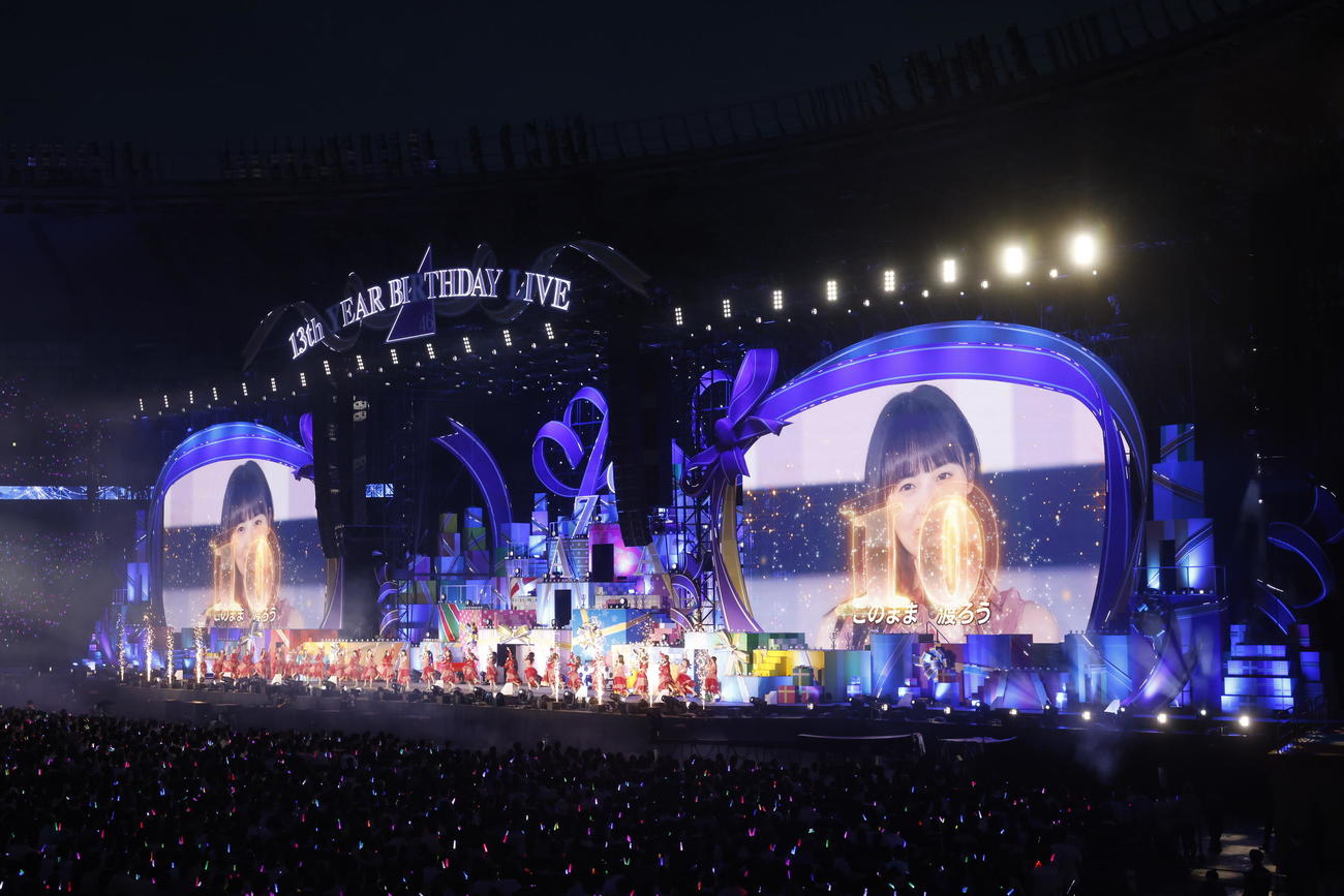 デビュー13周年記念ライブ「13th YEAR BIRTHDAY LIVE」でパフォーマンスする乃木坂46　撮影・鈴木健太氏(KENTA Inc.)